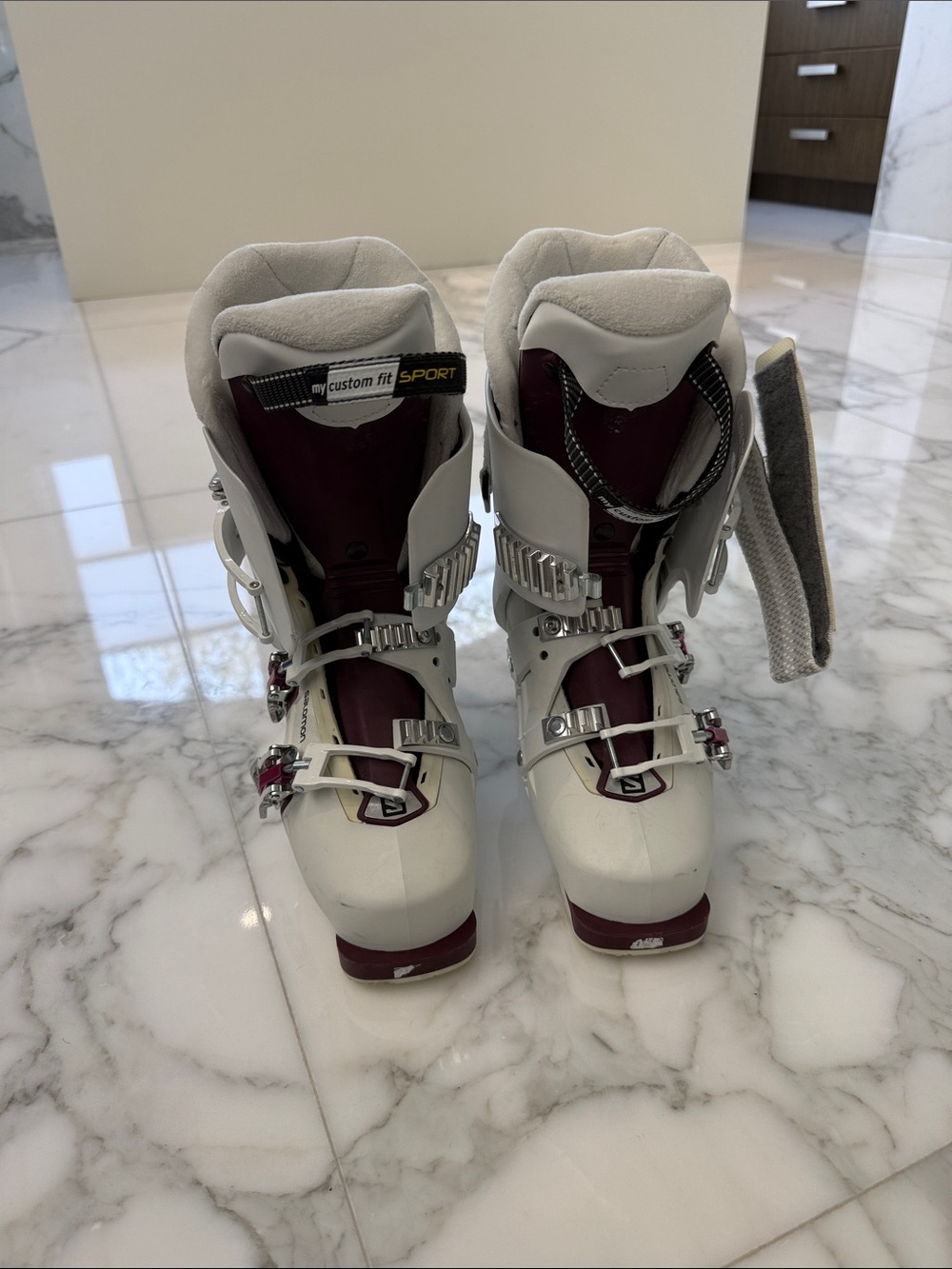 Salomon Women's White and Burgundy Winter Ski Boots